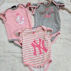 New York Yankies Authentic Adiddas one sies, 12m